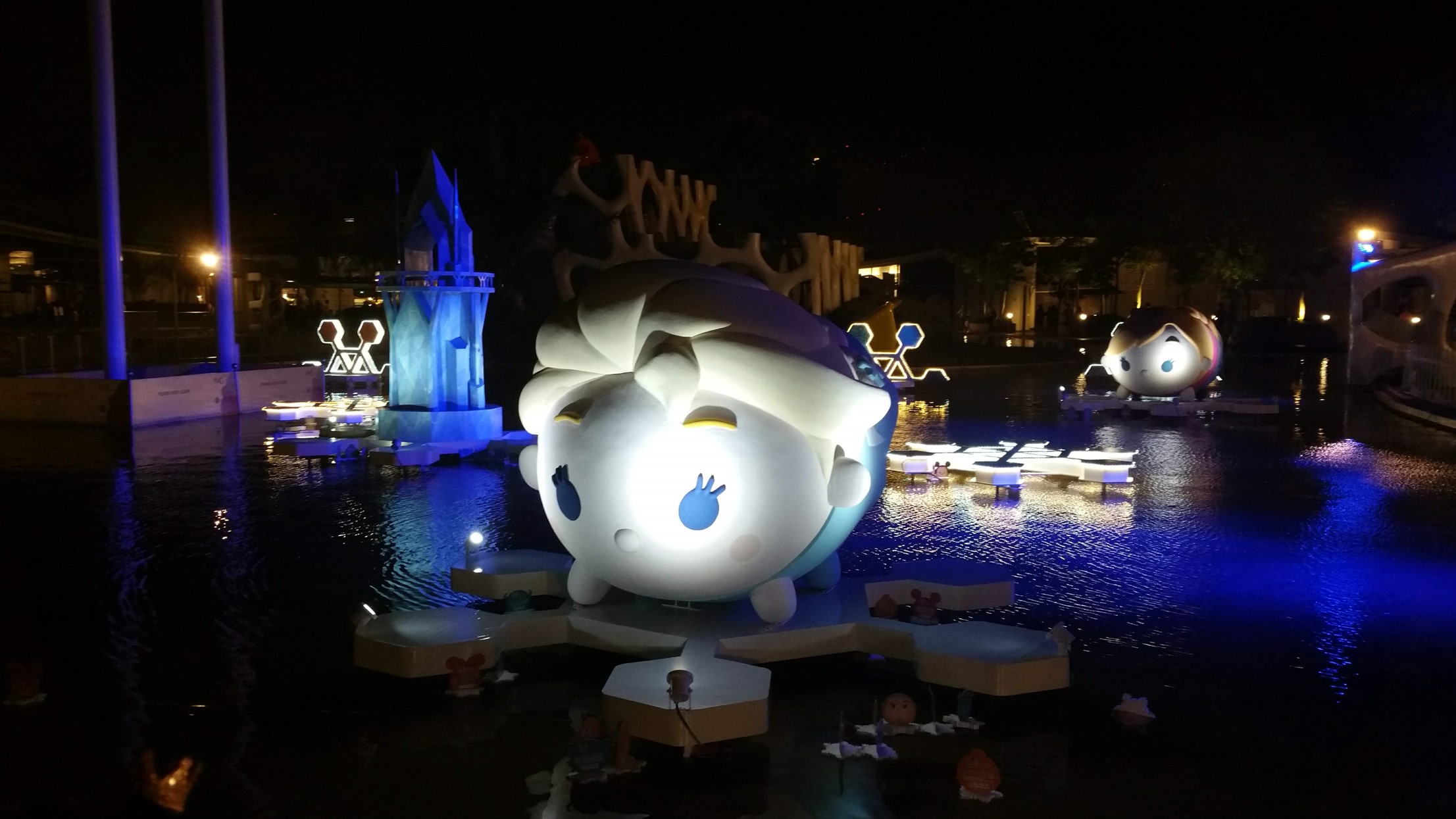 Vivocity tsum tsum mid autumn festival event. Frozen-themed winter wonderland.