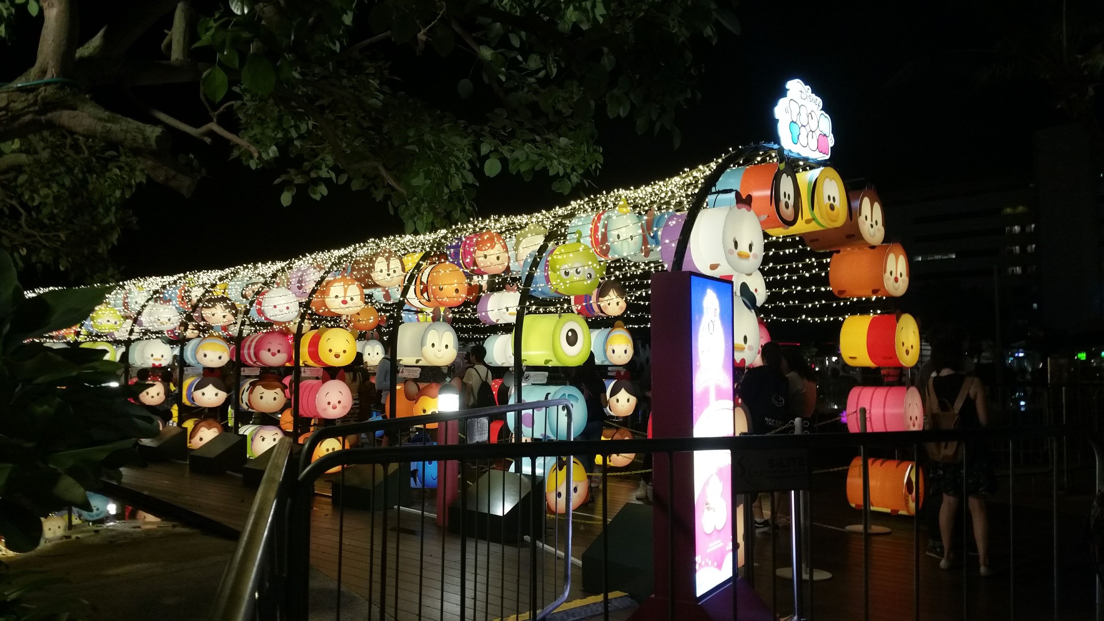 Vivocity tsum tsum mid autumn festival event. Tunnel of Love.