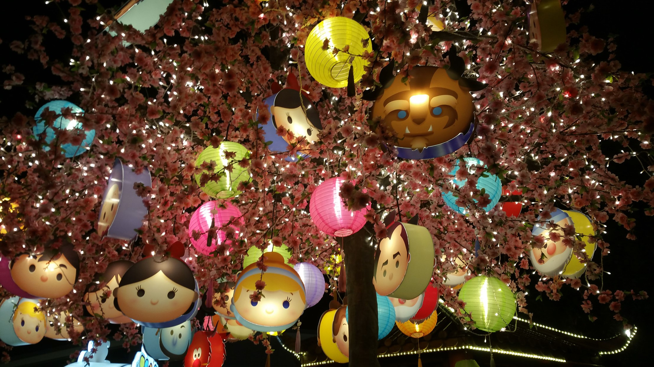 Lanterns on a tree. Vivocity tsum tsum mid autumn festival event.